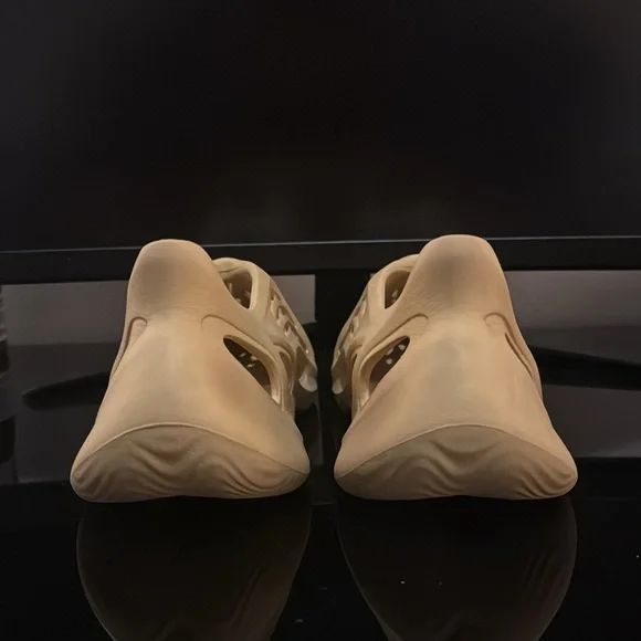 adidas Yeezy Foam RNR - Picture 4 of 6
